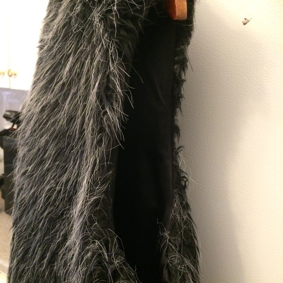 Angela Bucars collection, Montreal, L faux fur, fully lined vest - Picture 5 of 9